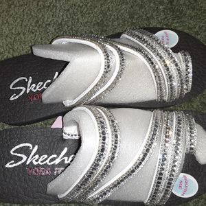 Skechers sandal w/rhinestone sz 8